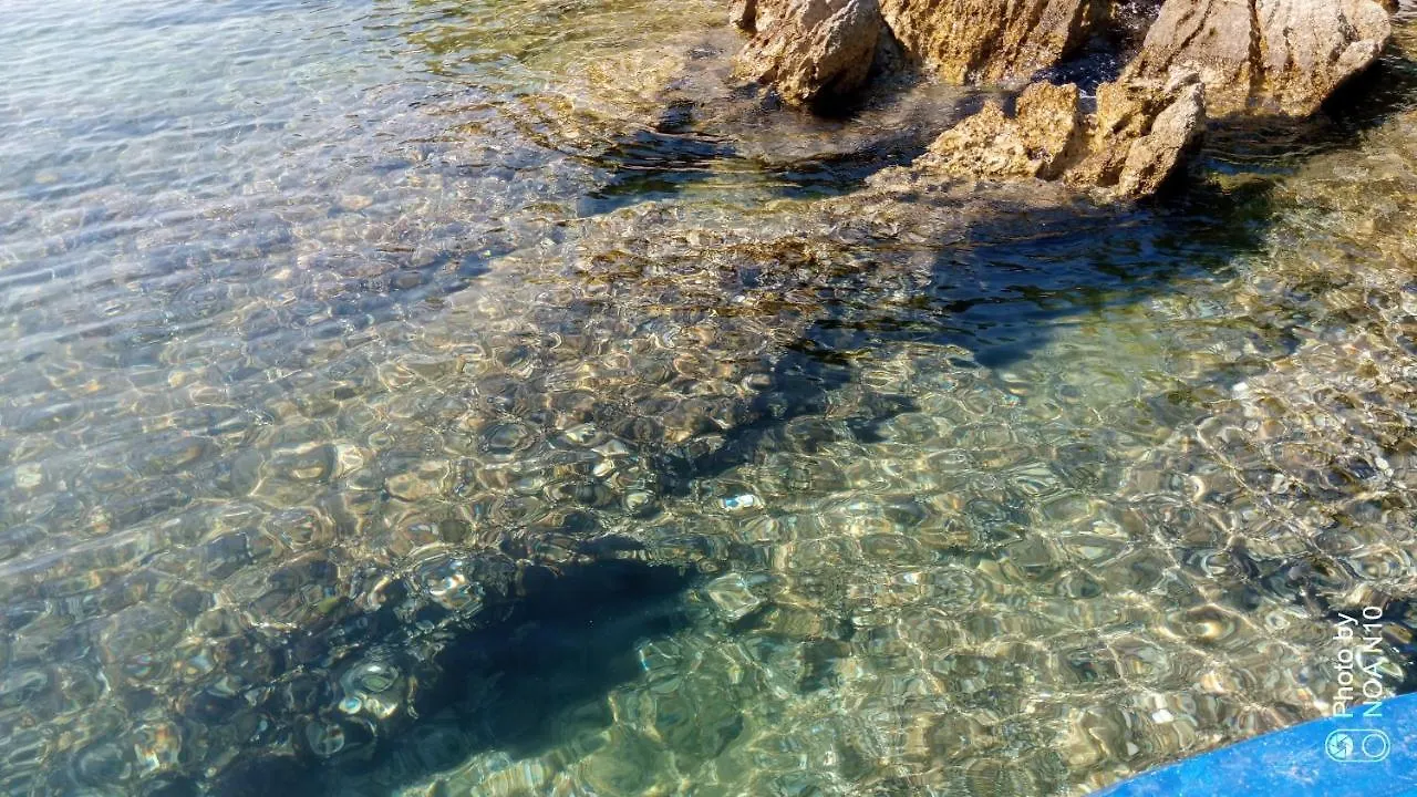 Isolated, 30M To Sea, Viktoria S Cottage 칼리 샬레