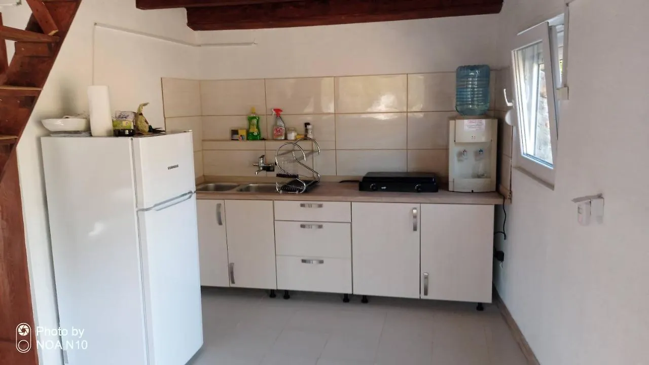 Isolated, 30M To Sea, Viktoria S Cottage 칼리