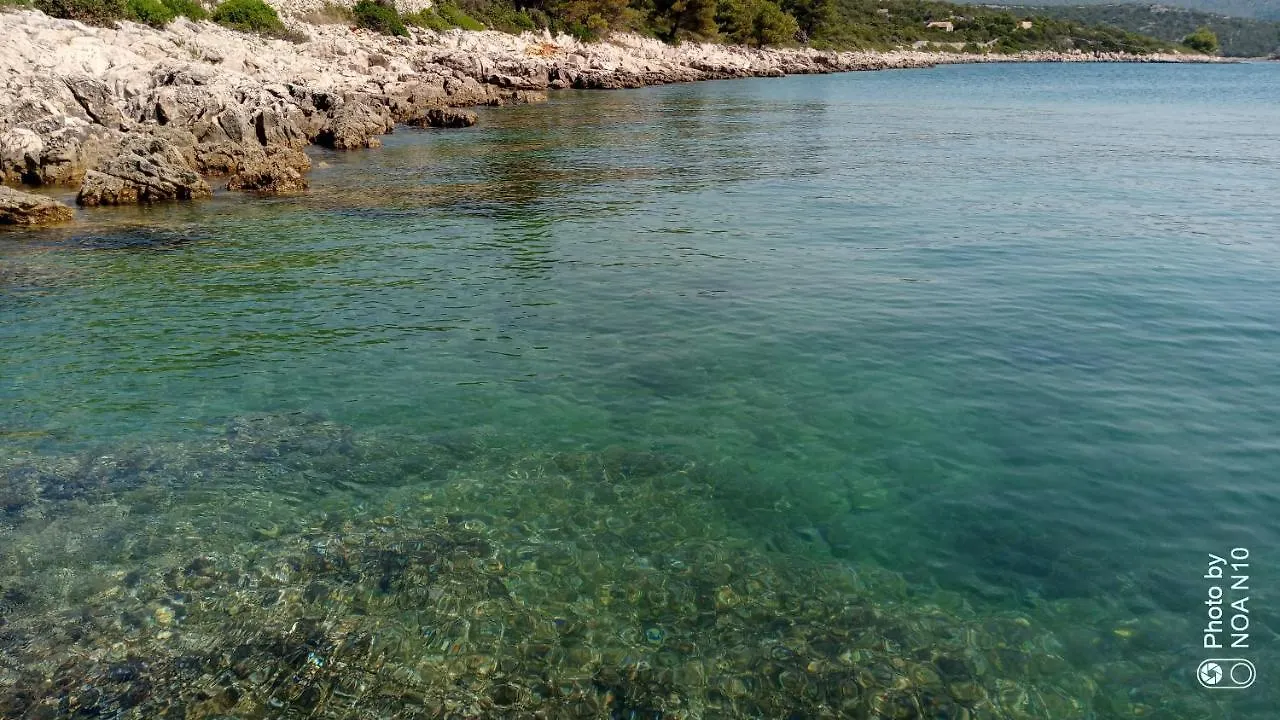 Isolated, 30M To Sea, Viktoria S Cottage 칼리 샬레