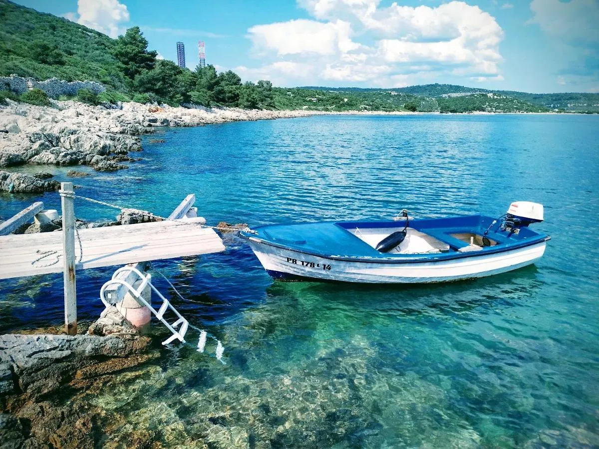 Isolated, 30M To Sea, Viktoria S Cottage 칼리 0*,
