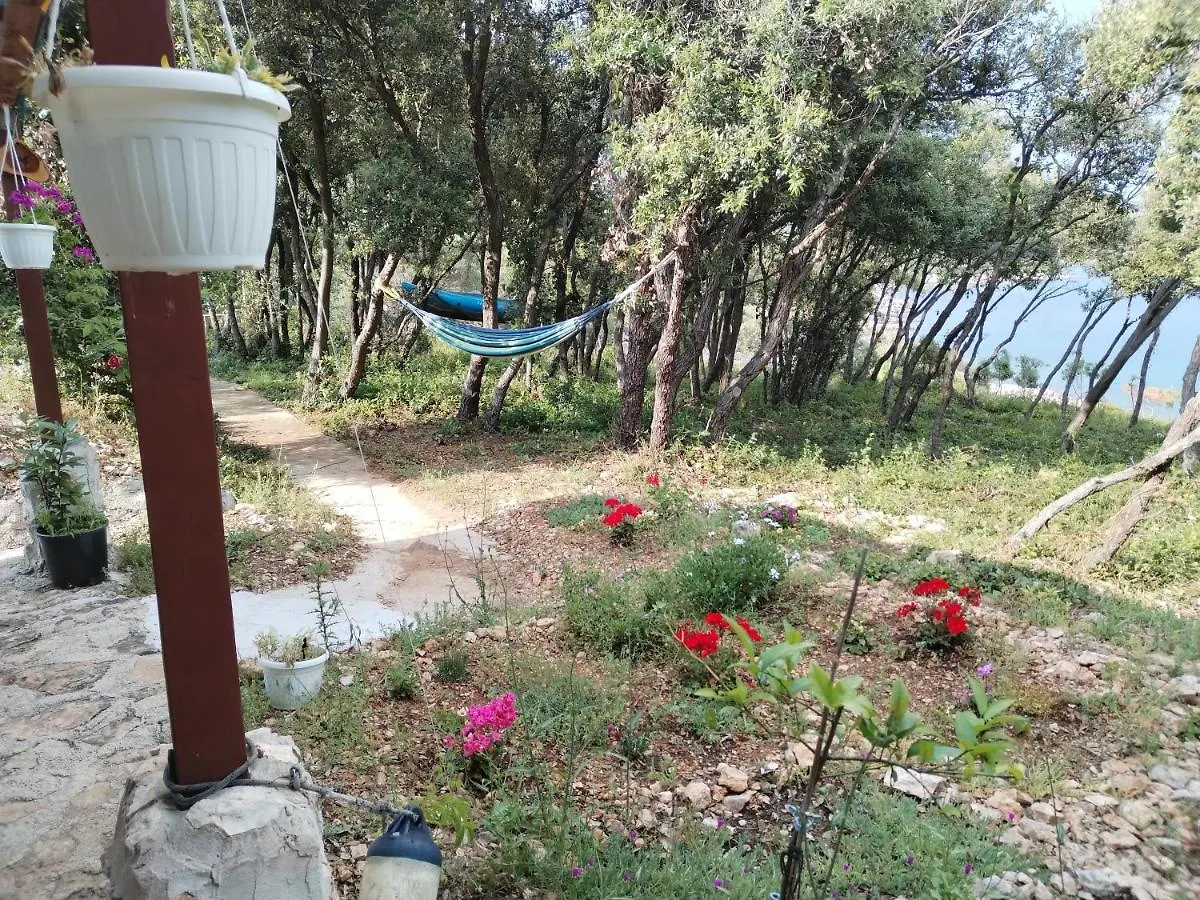 Isolated, 30M To Sea, Viktoria S Cottage 칼리 샬레