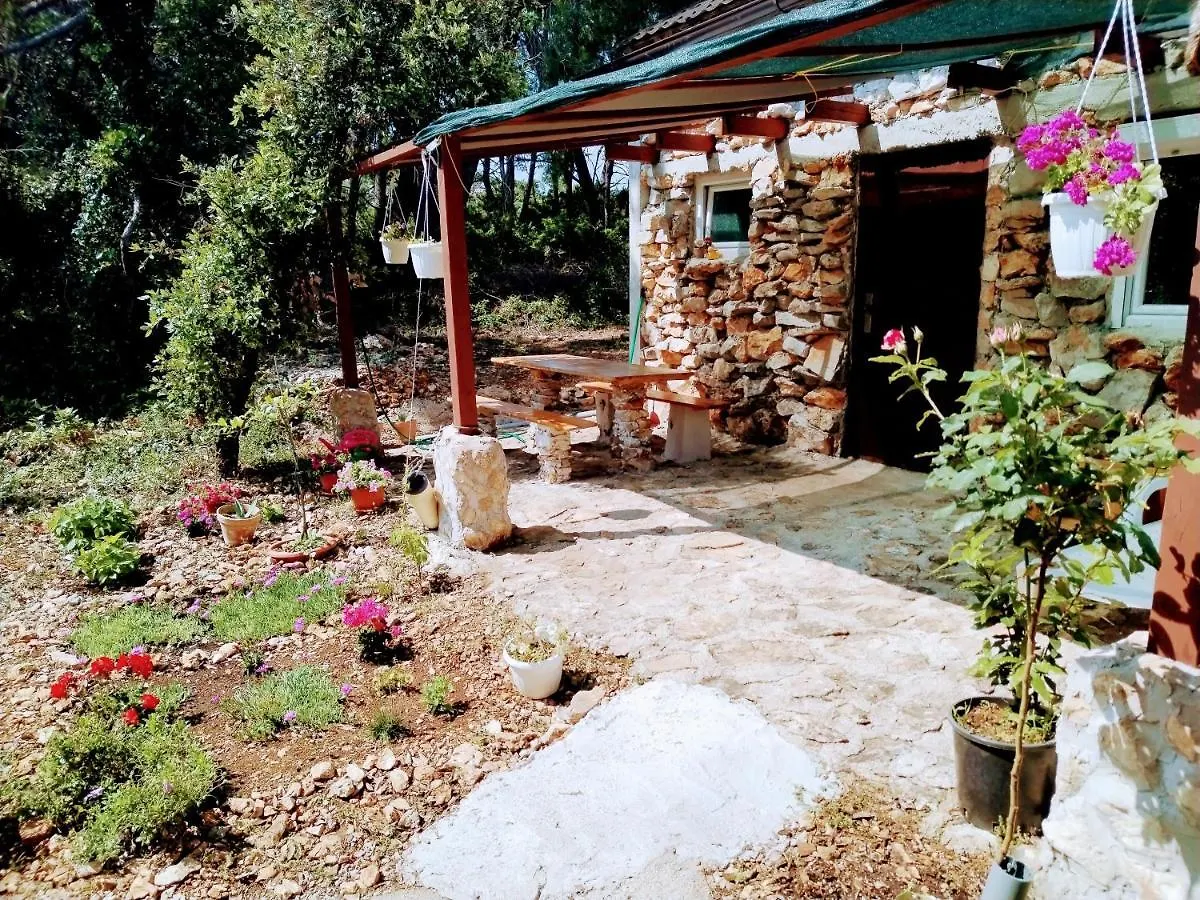 Isolated, 30M To Sea, Viktoria S Cottage 칼리
